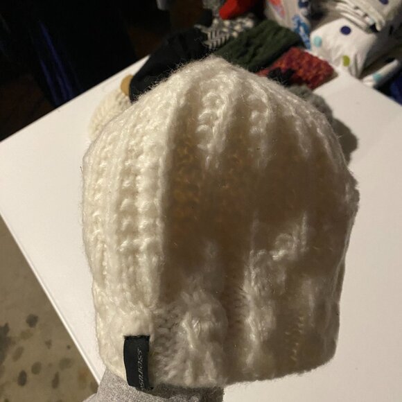 White Squall Hat Chunky Knit Beanie One Size, NEW, Seirus Cable Knit Winter Hat - Picture 4 of 5